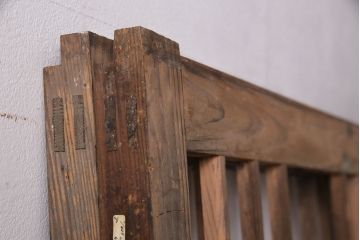 アンティーク建具　昭和初期　時を重ねた木の味わいが魅力の格子戸(玄関戸、引き戸、建具)(R-049642)