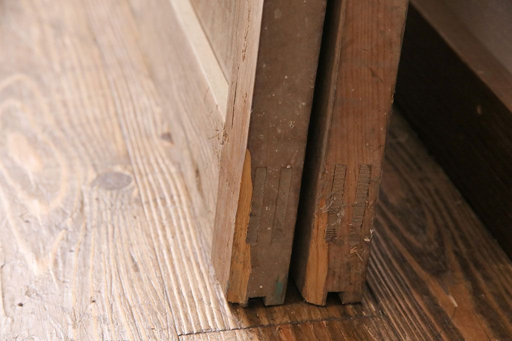アンティーク建具　昭和初期　時を重ねた木の味わいが魅力の格子戸(玄関戸、引き戸、建具)(R-049642)