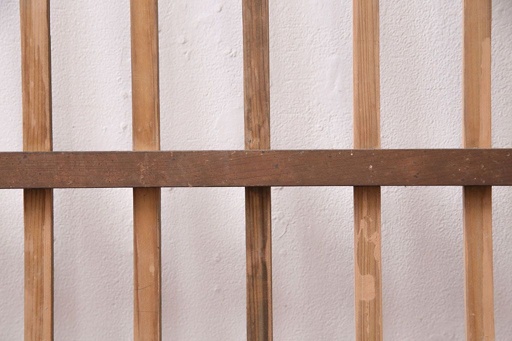 アンティーク建具　昭和初期　時を重ねた木の味わいが魅力の格子戸(玄関戸、引き戸、建具)(R-049642)