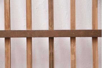 アンティーク建具　昭和初期　時を重ねた木の味わいが魅力の格子戸(玄関戸、引き戸、建具)(R-049642)