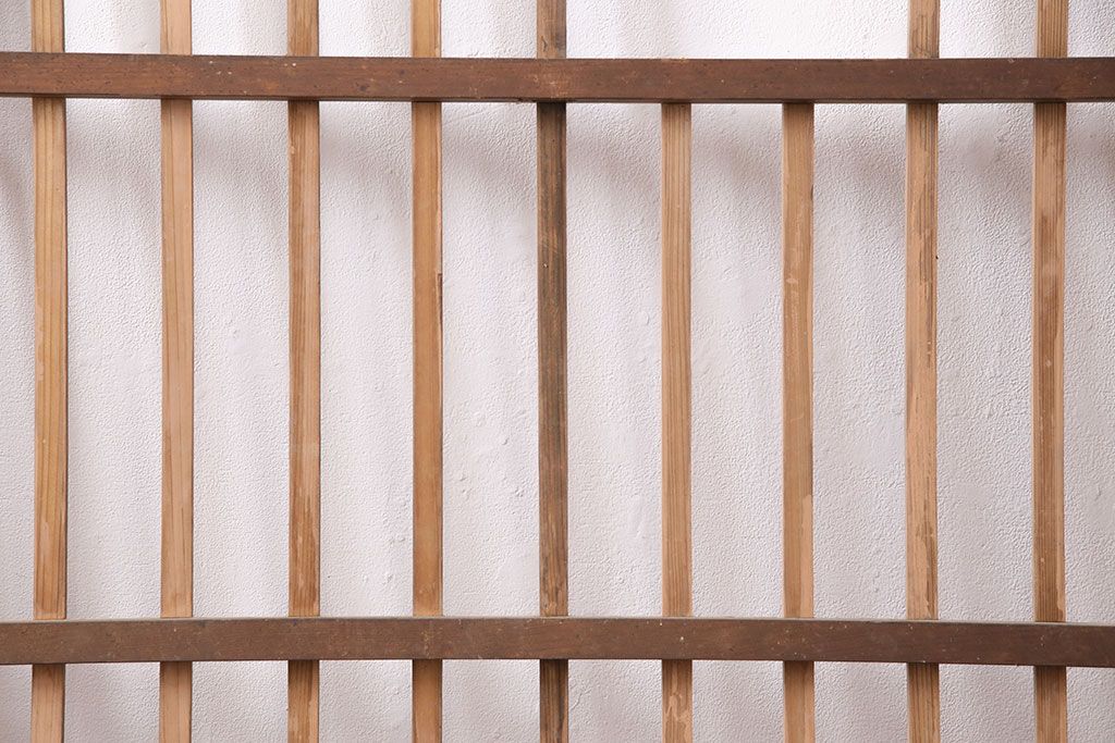 アンティーク建具　昭和初期　時を重ねた木の味わいが魅力の格子戸(玄関戸、引き戸、建具)(R-049642)