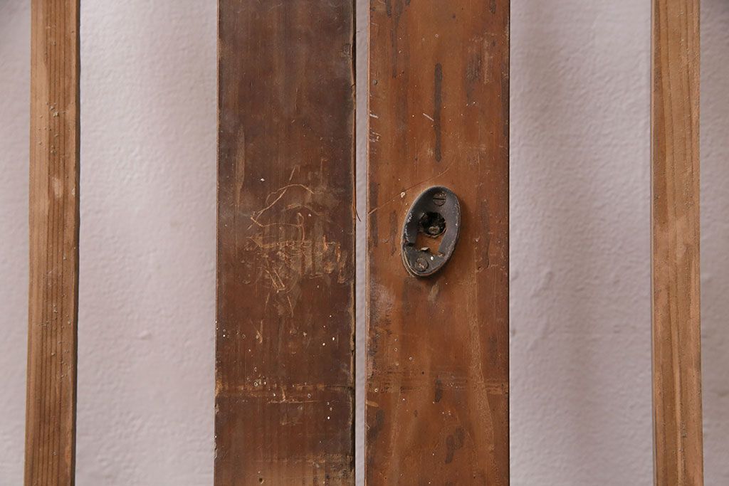 アンティーク建具　昭和初期　時を重ねた木の味わいが魅力の格子戸(玄関戸、引き戸、建具)(R-049642)