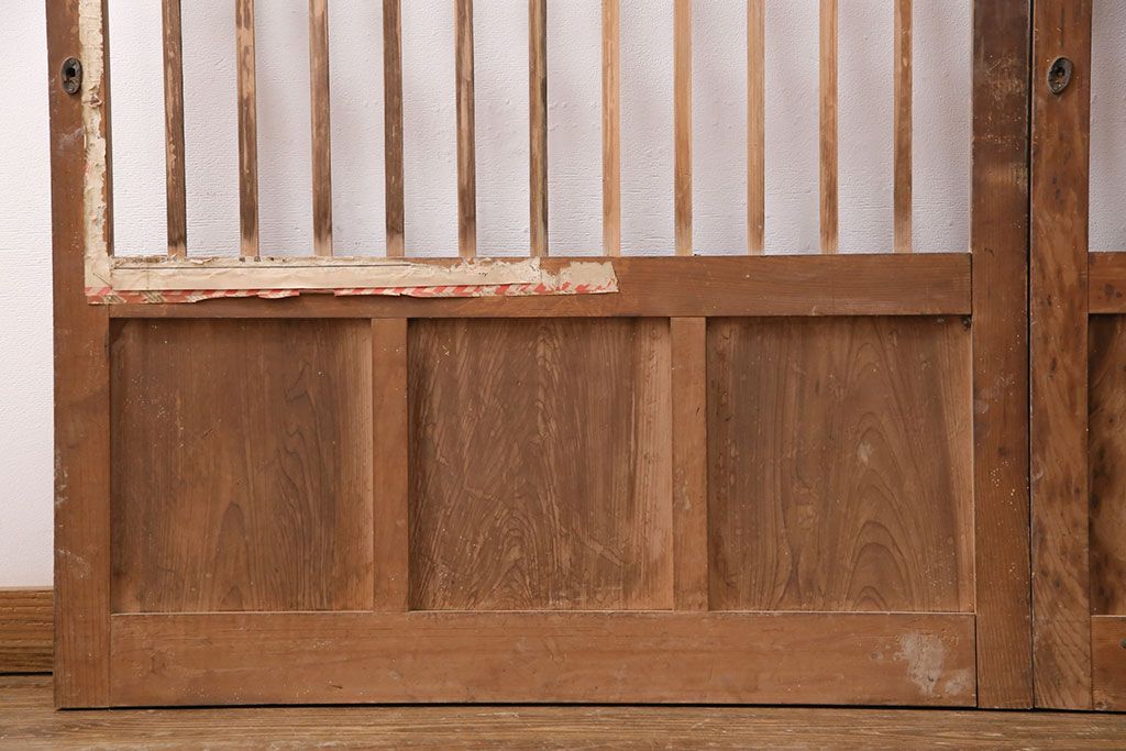 アンティーク建具　昭和初期　時を重ねた木の味わいが魅力の格子戸(玄関戸、引き戸、建具)(R-049642)