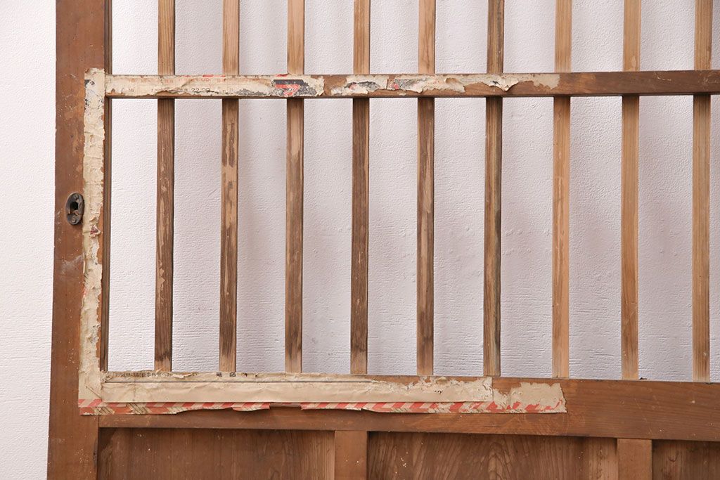 アンティーク建具　昭和初期　時を重ねた木の味わいが魅力の格子戸(玄関戸、引き戸、建具)(R-049642)