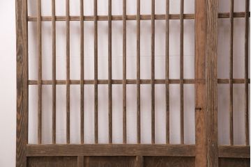 アンティーク建具　昭和初期　時を重ねた木の味わいが魅力の格子戸(玄関戸、引き戸、建具)(R-049642)
