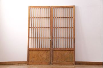 アンティーク建具　和製アンティーク　ペイント仕上げ限定　シンプルなデザインの格子戸2枚セット(建具、引き戸、玄関戸)(R-049648)