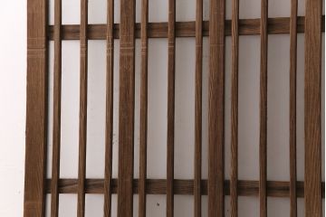 アンティーク建具　スリムなガラス入り格子戸1枚(引き戸、玄関戸)(R-049650)