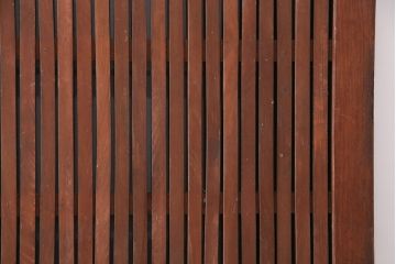 アンティーク建具　最上級品!　富山産　総欅材　立派な金具が目を引く蔵戸(玄関戸、引き戸)(R-049652)