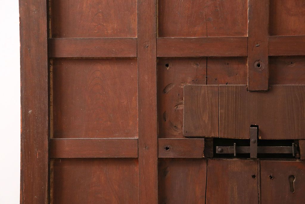 アンティーク建具　最上級品!　富山産　総欅材　立派な金具が目を引く蔵戸(玄関戸、引き戸)(R-049652)