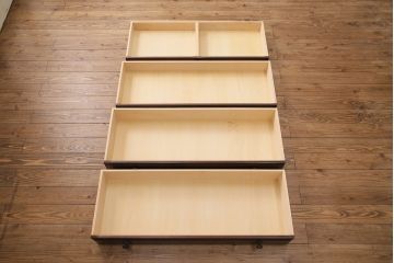 中古　北海道民芸家具　取り入れやすいサイズが嬉しい!落ち着きのある大人の空間を演出するローチェスト(引き出し、ローボード)(R-049653)