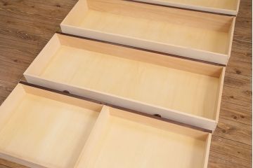 中古　北海道民芸家具　取り入れやすいサイズが嬉しい!落ち着きのある大人の空間を演出するローチェスト(引き出し、ローボード)(R-049653)