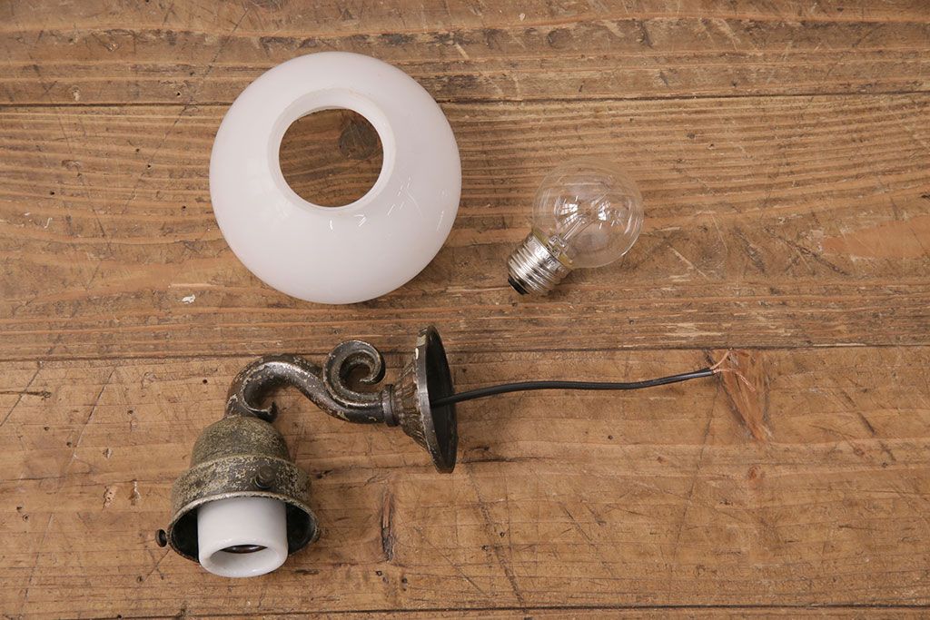 アンティーク照明　昭和中期　ブラケットの風合いが魅力のウォールランプ(壁付け照明、壁掛け照明)(R-049658)