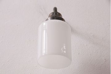 アンティーク照明　昭和初期　ブラケットの風合いとシンプルなシェードがレトロな雰囲気を醸しだすウォールランプ(壁付け照明、壁掛け照明)(R-049659)