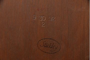 中古　美品　アメリカ輸入家具　Stickley(スティックレー、スティックレイ)　マホガニー材製の高級感あふれるエクステンションテーブル(ダイニングテーブル)(R-049666)