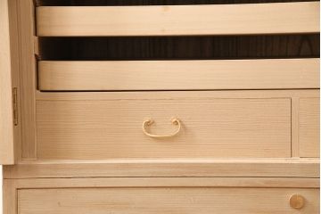 中古　伝統工芸品　長谷川進之介作　衣装盆・かくし付き　品のある佇まいが魅力の加茂総桐箪笥(胴厚、総桐たんす、和タンス、衣装箪笥、着物箪笥)(定価約120万円)(R-049668)