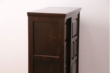中古　北海道民芸家具　シックなデザインで大人の落ち着きのある佇まいが魅力的な下駄箱(靴箱、戸棚、収納棚)(R-049671)