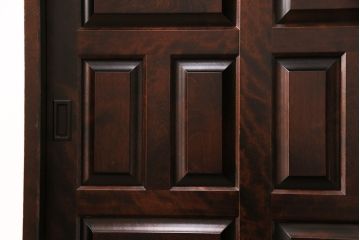 中古　北海道民芸家具　シックなデザインで大人の落ち着きのある佇まいが魅力的な下駄箱(靴箱、戸棚、収納棚)(R-049671)