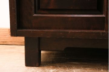 中古　北海道民芸家具　シックなデザインで大人の落ち着きのある佇まいが魅力的な下駄箱(靴箱、戸棚、収納棚)(R-049671)