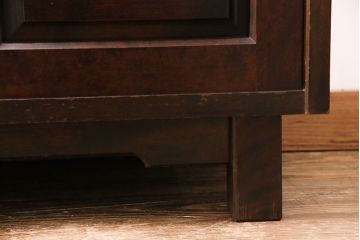 中古　北海道民芸家具　シックなデザインで大人の落ち着きのある佇まいが魅力的な下駄箱(靴箱、戸棚、収納棚)(R-049671)
