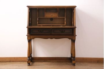 中古　美品　カリモク家具(karimoku)　コロニアルシリーズ　クラシカルな佇まいが魅力のライティングビューロー(簿記机、在宅ワーク、在宅用ワークデスク)(R-049685)