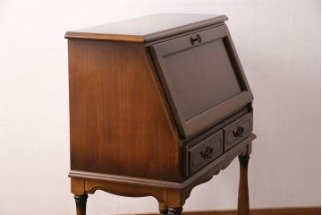 中古　美品　カリモク家具(karimoku)　コロニアルシリーズ　クラシカルな佇まいが魅力のライティングビューロー(簿記机、在宅ワーク、在宅用ワークデスク)(R-049685)