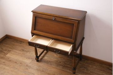 中古　美品　カリモク家具(karimoku)　コロニアルシリーズ　クラシカルな佇まいが魅力のライティングビューロー(簿記机、在宅ワーク、在宅用ワークデスク)(R-049685)