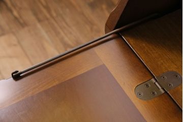 中古　美品　カリモク家具(karimoku)　コロニアルシリーズ　クラシカルな佇まいが魅力のライティングビューロー(簿記机、在宅ワーク、在宅用ワークデスク)(R-049685)