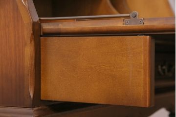 中古　美品　カリモク家具(karimoku)　コロニアルシリーズ　クラシカルな佇まいが魅力のライティングビューロー(簿記机、在宅ワーク、在宅用ワークデスク)(R-049685)