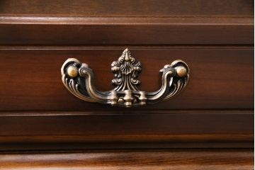 中古　美品　カリモク家具(karimoku)　コロニアルシリーズ　クラシカルな佇まいが魅力のライティングビューロー(簿記机、在宅ワーク、在宅用ワークデスク)(R-049685)