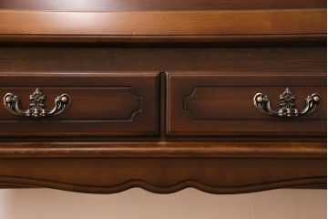 中古　美品　カリモク家具(karimoku)　コロニアルシリーズ　クラシカルな佇まいが魅力のライティングビューロー(簿記机、在宅ワーク、在宅用ワークデスク)(R-049685)