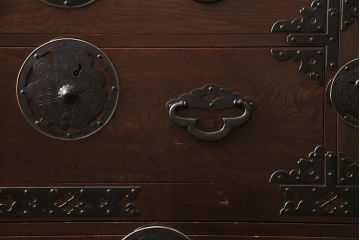 中古　民芸家具　和モダンな空間におすすめ!前面栗材製の整理箪笥(チェスト、衣装タンス、引き出し、収納箪笥)(R-049686)