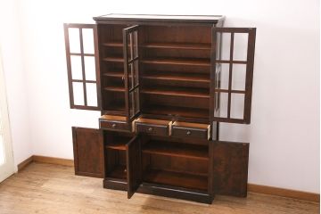 中古　北海道民芸家具　HM165K　高級感漂う上品な佇まいの食器棚(飾り棚、収納棚、カップボード、キャビネット)(定価約43万円)(R-049687)