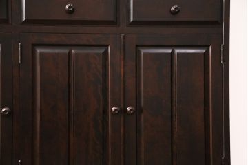 中古　北海道民芸家具　HM165K　高級感漂う上品な佇まいの食器棚(飾り棚、収納棚、カップボード、キャビネット)(定価約43万円)(R-049687)