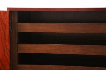 中古　美品　国産　前面・側面ケヤキ材　三種の花柄が可愛らしい雰囲気を醸しだす桐箪笥(衣装箪笥、着物箪笥、引き出し、桐たんす)(R-049690)