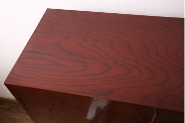 中古　美品　国産　前面・側面ケヤキ材　三種の花柄が可愛らしい雰囲気を醸しだす桐箪笥(衣装箪笥、着物箪笥、引き出し、桐たんす)(R-049690)