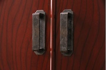 中古　美品　国産　前面・側面ケヤキ材　三種の花柄が可愛らしい雰囲気を醸しだす桐箪笥(衣装箪笥、着物箪笥、引き出し、桐たんす)(R-049690)