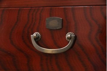 中古　美品　国産　前面・側面ケヤキ材　三種の花柄が可愛らしい雰囲気を醸しだす桐箪笥(衣装箪笥、着物箪笥、引き出し、桐たんす)(R-049690)