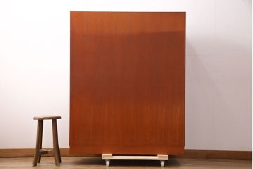 中古　美品　国産　前面・側面ケヤキ材　三種の花柄が可愛らしい雰囲気を醸しだす桐箪笥(衣装箪笥、着物箪笥、引き出し、桐たんす)(R-049690)