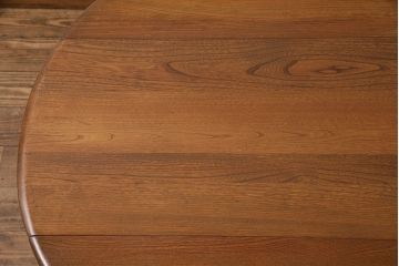 ヴィンテージ家具　美品　イギリス　ERCOL(アーコール)　ニレ材　挽き物の脚が目を引くバタフライテーブル(センターテーブル、ラウンドテーブル、ビンテージ)(R-049692)