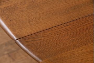 ヴィンテージ家具　美品　イギリス　ERCOL(アーコール)　ニレ材　挽き物の脚が目を引くバタフライテーブル(センターテーブル、ラウンドテーブル、ビンテージ)(R-049692)