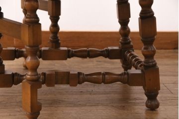 ヴィンテージ家具　美品　イギリス　ERCOL(アーコール)　ニレ材　挽き物の脚が目を引くバタフライテーブル(センターテーブル、ラウンドテーブル、ビンテージ)(R-049692)