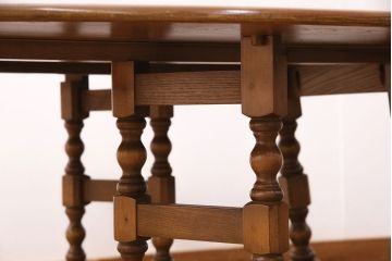 ヴィンテージ家具　美品　イギリス　ERCOL(アーコール)　ニレ材　挽き物の脚が目を引くバタフライテーブル(センターテーブル、ラウンドテーブル、ビンテージ)(R-049692)