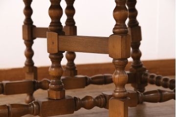 ヴィンテージ家具　美品　イギリス　ERCOL(アーコール)　ニレ材　挽き物の脚が目を引くバタフライテーブル(センターテーブル、ラウンドテーブル、ビンテージ)(R-049692)