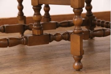 ヴィンテージ家具　美品　イギリス　ERCOL(アーコール)　ニレ材　挽き物の脚が目を引くバタフライテーブル(センターテーブル、ラウンドテーブル、ビンテージ)(R-049692)