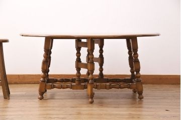 ヴィンテージ家具　美品　イギリス　ERCOL(アーコール)　ニレ材　挽き物の脚が目を引くバタフライテーブル(センターテーブル、ラウンドテーブル、ビンテージ)(R-049692)
