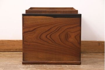 和製アンティーク　ケヤキ材・黒柿材　和の情緒溢れる角火鉢(木製火鉢、箱火鉢)(R-049696)