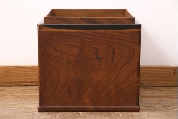 和製アンティーク　ケヤキ材・黒柿材　和の情緒溢れる角火鉢(木製火鉢、箱火鉢)(R-049696)