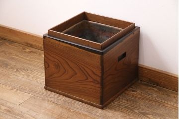 和製アンティーク　ケヤキ材・黒柿材　和の情緒溢れる角火鉢(木製火鉢、箱火鉢)(R-049697)