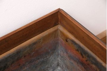 和製アンティーク　ケヤキ材・黒柿材　和の情緒溢れる角火鉢(木製火鉢、箱火鉢)(R-049697)
