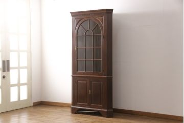 中古　アメリカ　Stickley(スティックレー、スティックレイ)　マホガニー材　照明付き!　高級感漂うコーナーキャビネット(飾り棚、収納棚)(R-049704)